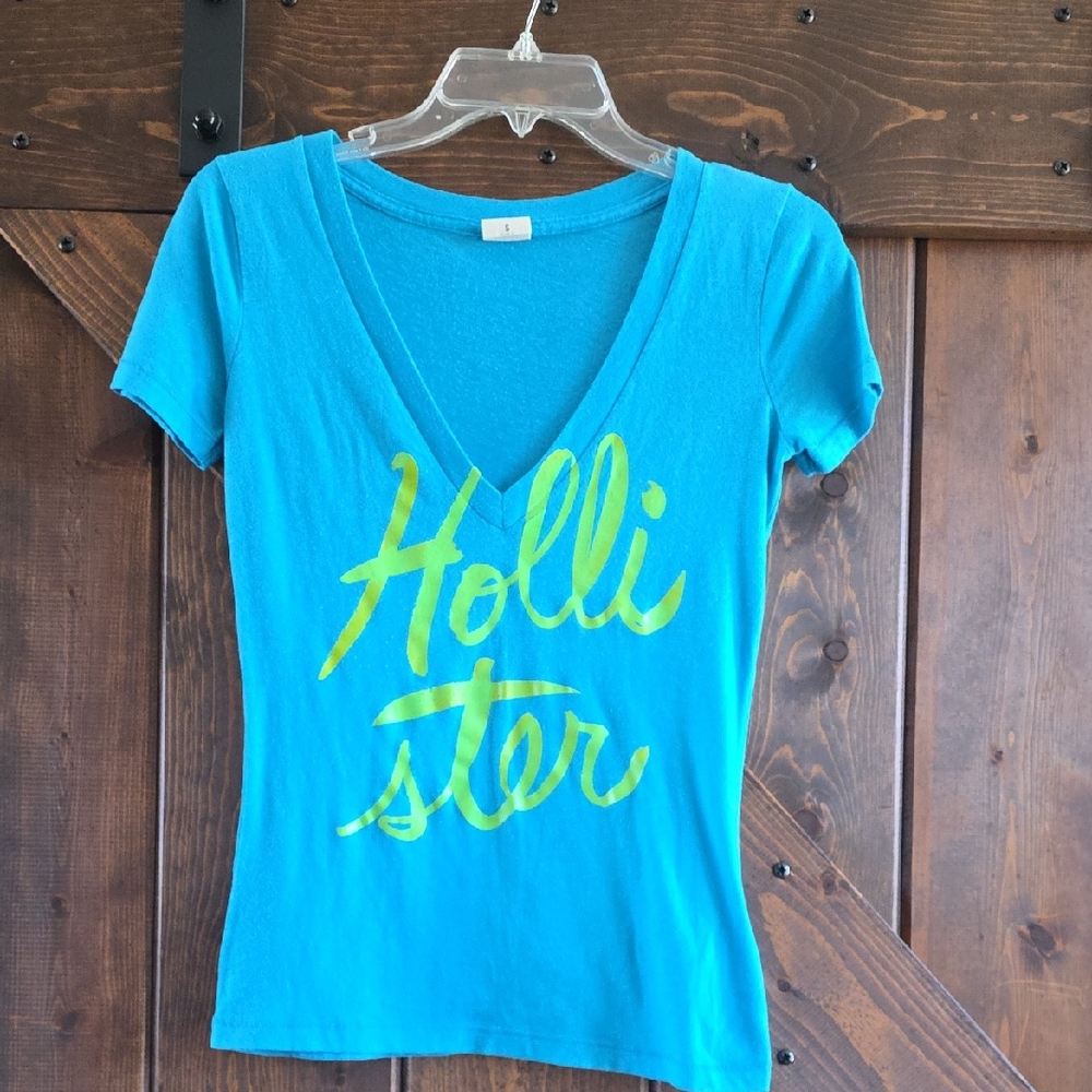 Hollister Women's Short Sleeve V Neck Tee Size Small
